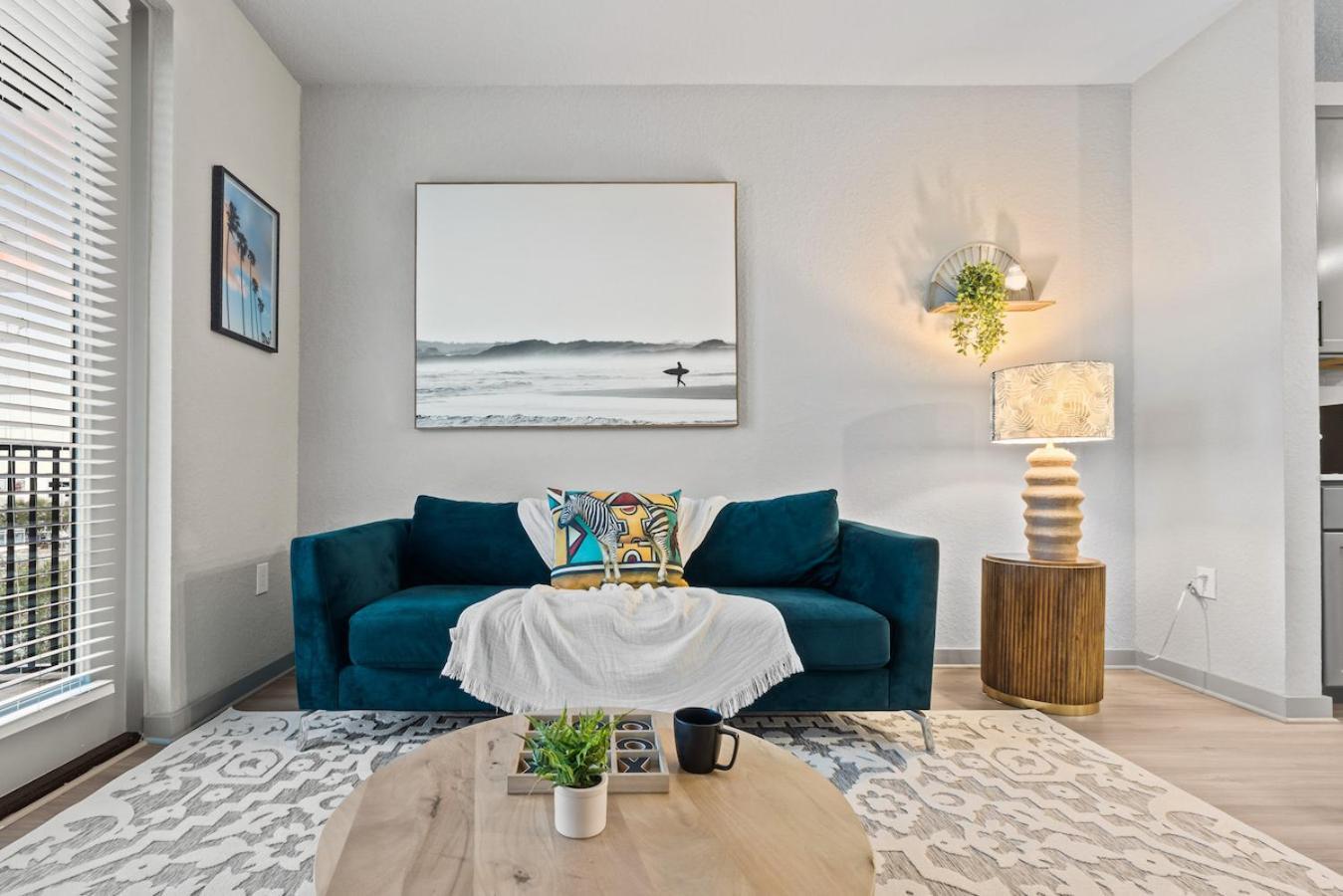 Appartamento Tropical Field 1 Bed In Downtown With Free Parking St. Petersburg Esterno foto