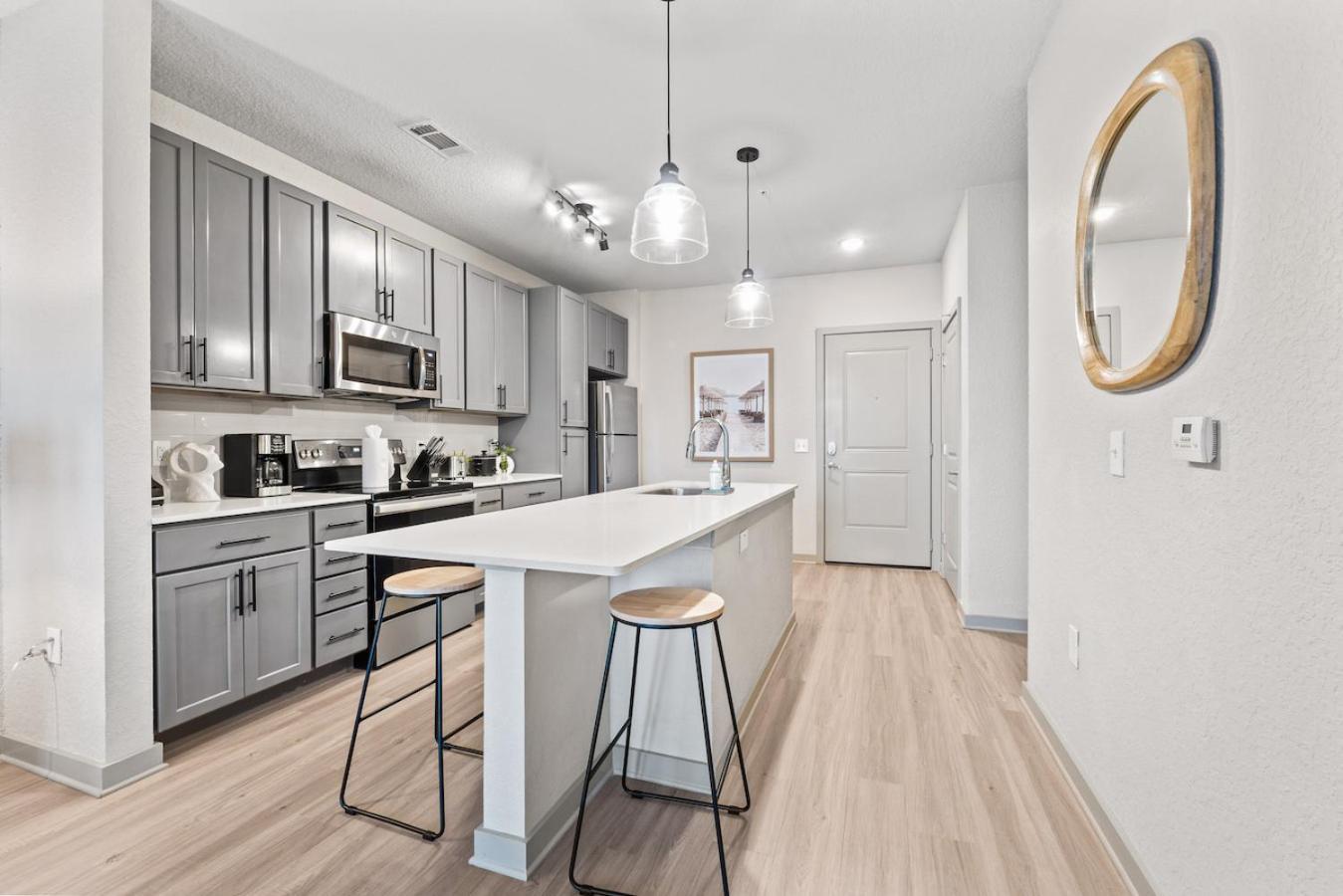Appartamento Tropical Field 1 Bed In Downtown With Free Parking St. Petersburg Esterno foto
